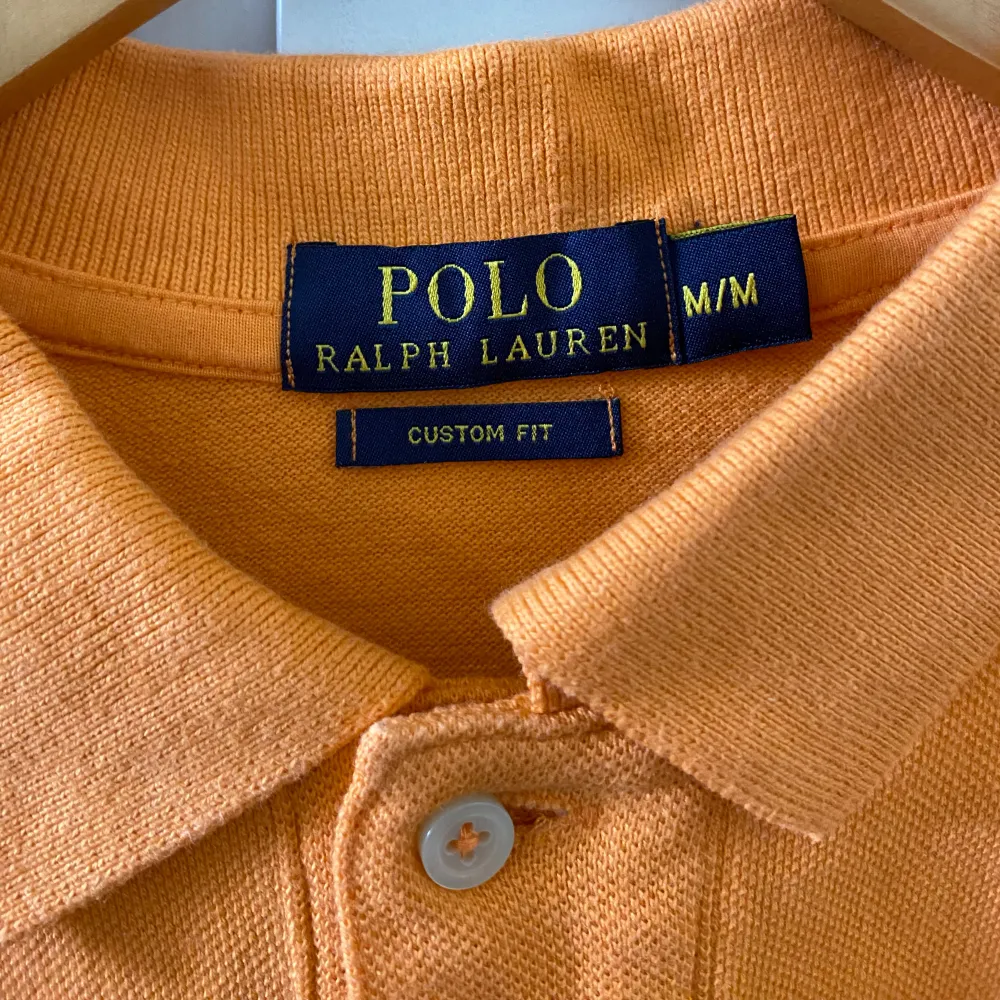 Tjenare!  Säljer en Polo Ralph Lauren Piké, storlek M och är i utmärkt skick Pris kan diskuteras! . Skjortor.