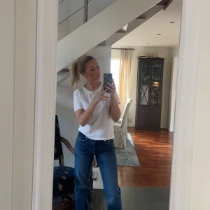 Zara jeans - Säljer denna zara jeans som är raka, st 38 och har inte använt dem alls mycket Max 5 ggr så därför jättefint skick, säljer pga dem är för små💗