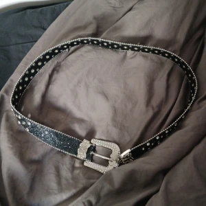 BB TYPE BELT  - BB TYPE BELT SITTER BRA ANVÄNDS INTE. PRIS KAN DISKUTERAS