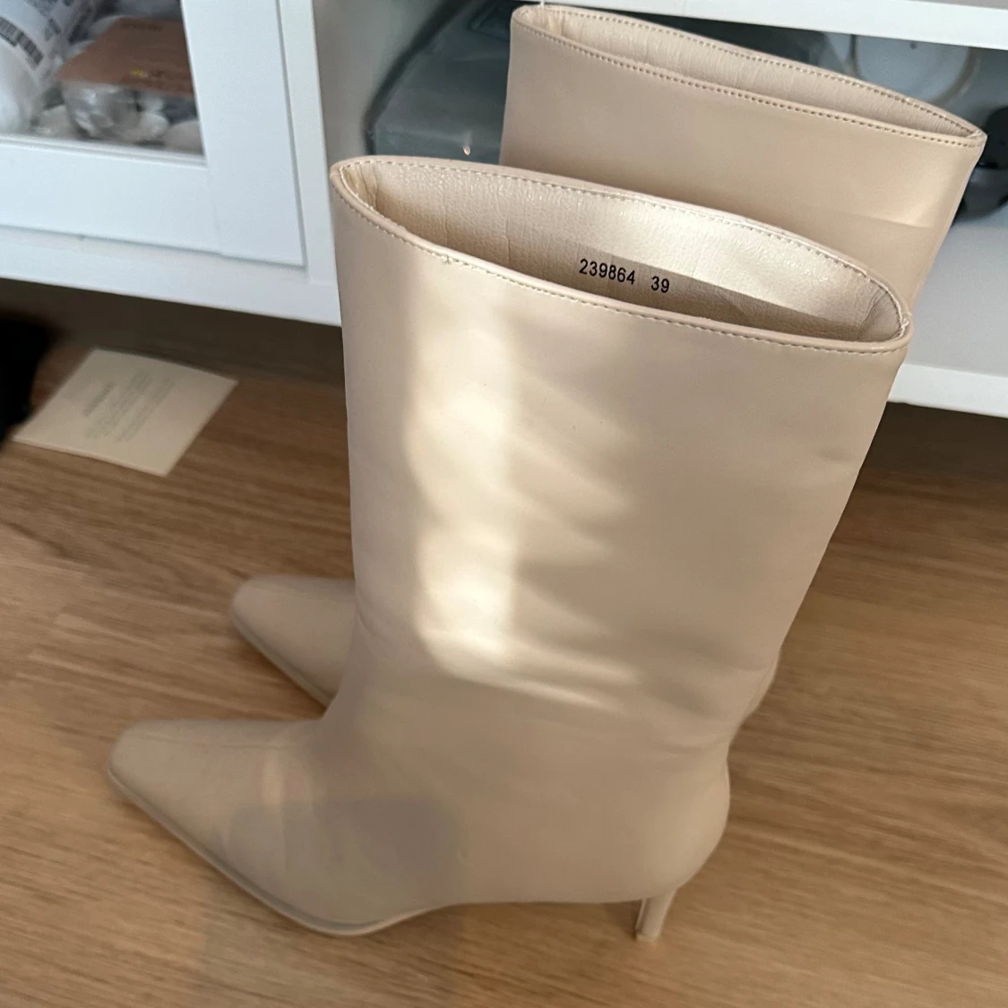 Oanvända klackar - 90