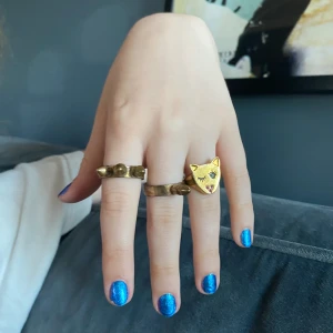 Maria Nilsdotter gammal kollektion - Maria Nilsdotter ringar från en gammal kollektion, säljs alla tre eller om önskas kan en säljas separat för annat pris.