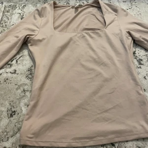 Vanlig basic tröja - Andvänd några gånger, inget fel på den ny och mordern