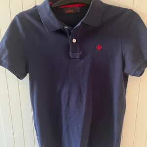 Morris Piké  - Säljer en fin morris piké som är i 9/10 skick. Inga defekter eller någonting. Den är i storlek XS men passar även S. Bara kontakta vid frågor och funderingar. 