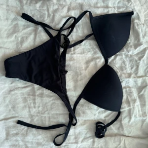 Svart bikini  - Svart bikini i storlek XS 