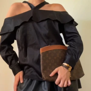 Svart blus  - Super fin unik blus!! Slutsåld 💞💞