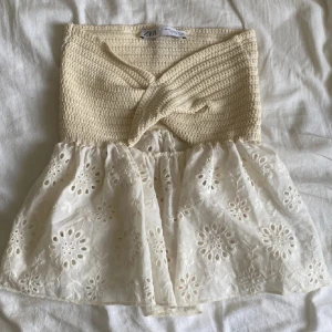 Zara topp - Säljer den här jättefina toppen ifrån zara då den inte har kommit till så mycket användning 💗 Skriv om ni har några frågor 😊