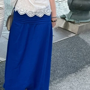söt långkjol - jättefin långkjol från H&M i storlek xs. bra längd för mig som är 164 cm🩷 fint skick💞