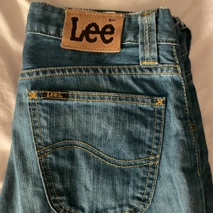 Lee jeans  - Snygga jeans knappt använda, stl 28/31, midja 38 och innerben 78!💕