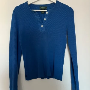 Tröja  - Snygg tröja från Ralph Lauren i jättebra skick! Köpt second-hand, aldrig använd💕