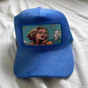 Revenite keps - Blå revenite keps som aldrig andvänds och har andvänt den 4 gånger därför säljs 10/10 skick