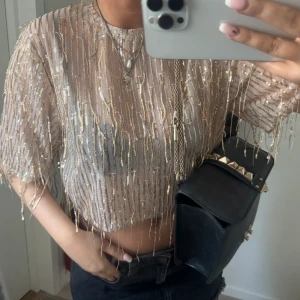 glitter topp - perfekta fest toppen! skit snygg, aldrig använd 