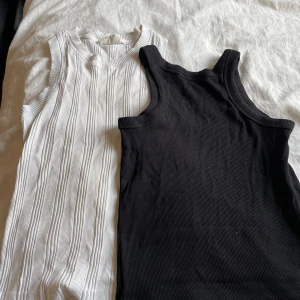 Två linnen  - Två linnen ett svart och ett vitt, säljer i par för 90kr annars 50kr styck 🩷den vita är från Gina tricot och den svarat är ifrån Kappahl 