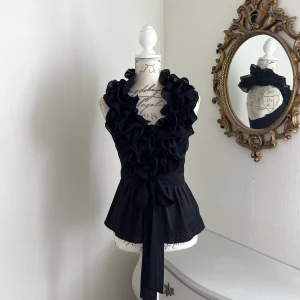 Volang topp - Söt volang blus med knytning i midjan, storlek 36 🎀