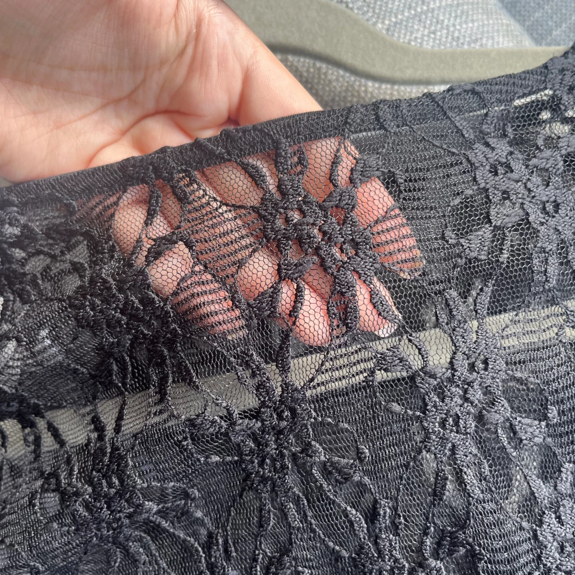 Svart spetstopp - 91