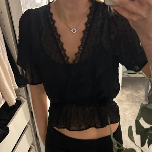 Blus från zara  - Superfin blus från zara som inte kommer till användning❤️