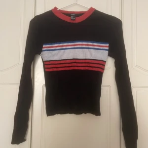 Tröja  - Ribbad tröja från Forever 21 i storlek S 🖤