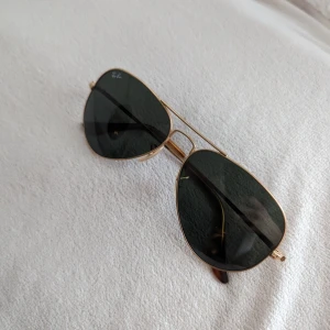 Ray-ban pilot glasögon  - Säljer mina ray-ban pilot glasögon. Dem är i fint skick då dem använts väldigt lite. 