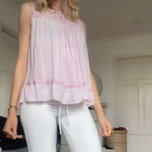 Rosa topp  - Perfekta toppen inför vårens festligheter💕 Köpte på Sellpy för 200 kr! Säljer då den var lite stor på mig 👌