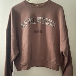 Tröja - Långärmad tröja i använt men fint skick.