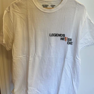 VLONE T-shirt  - Vlone x juice world t shirt. Storlek M. Inga fel. Kvitto o allt finns.