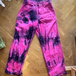 Såååå coola bewider jeans - Jättecoola och snygga bewider rosa baggy jeans. 