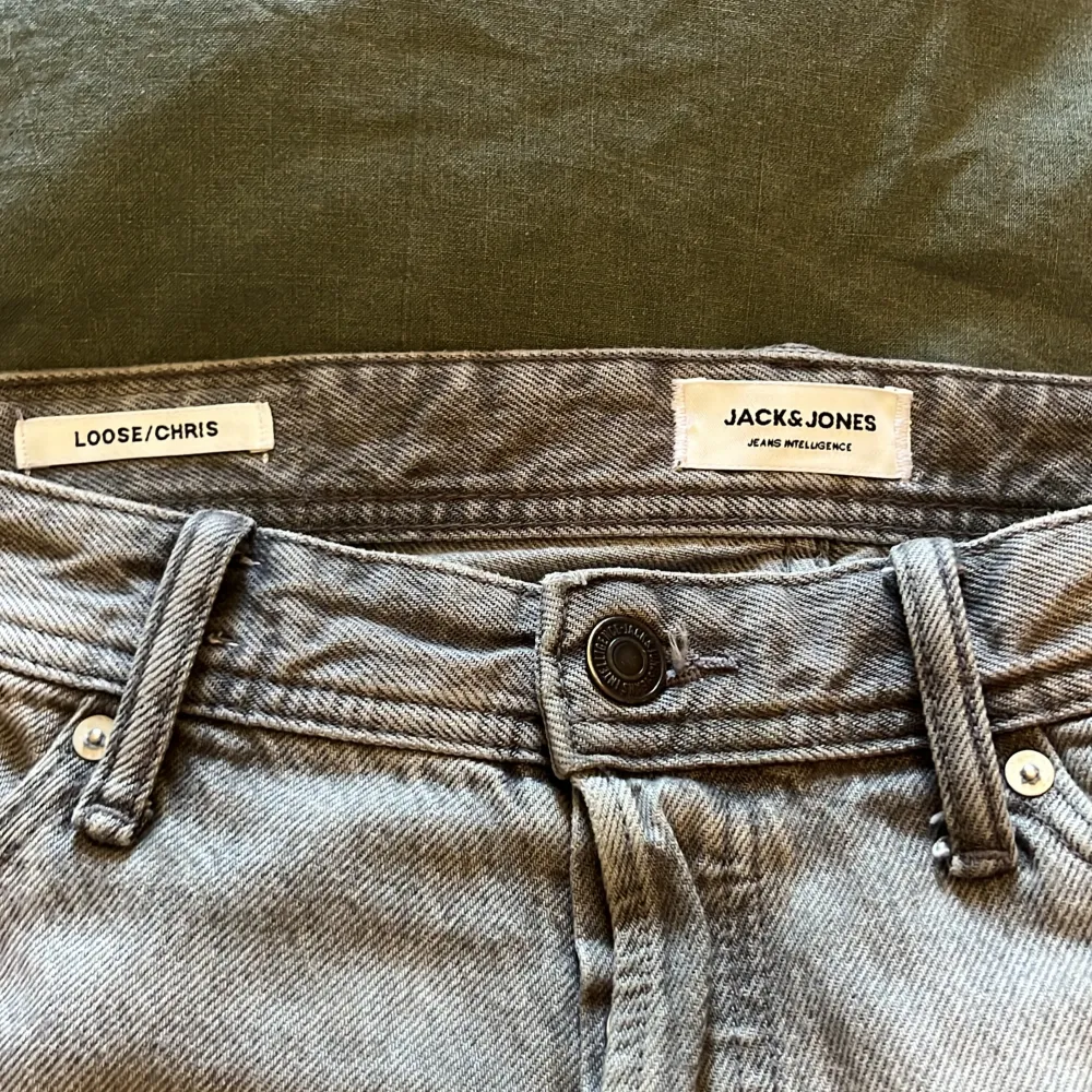 Jack n Jones jeans använda ej modellen är Loose/Chris. Jeans & Byxor.