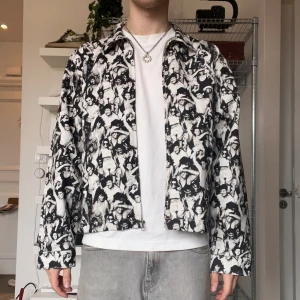 STUSSY jacket - Stussy Mob Beach Print Jacka Köpt På Ettresex storlek L Jag är 187 cm Lång
