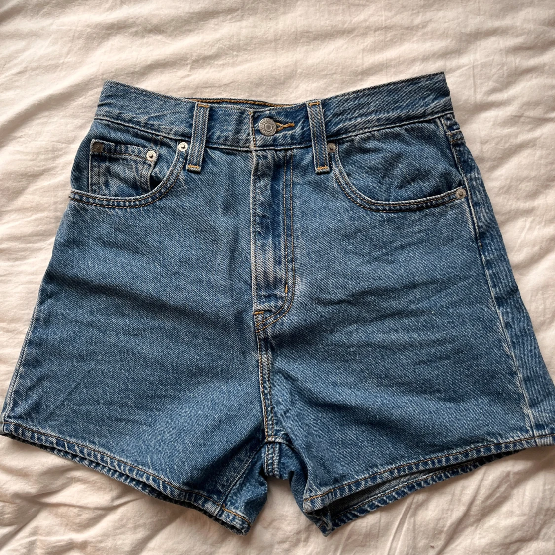 Levi’s high loose shorts