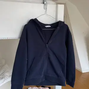 Mörkblå zip hoodie 💞 Inga defekter förekommer!