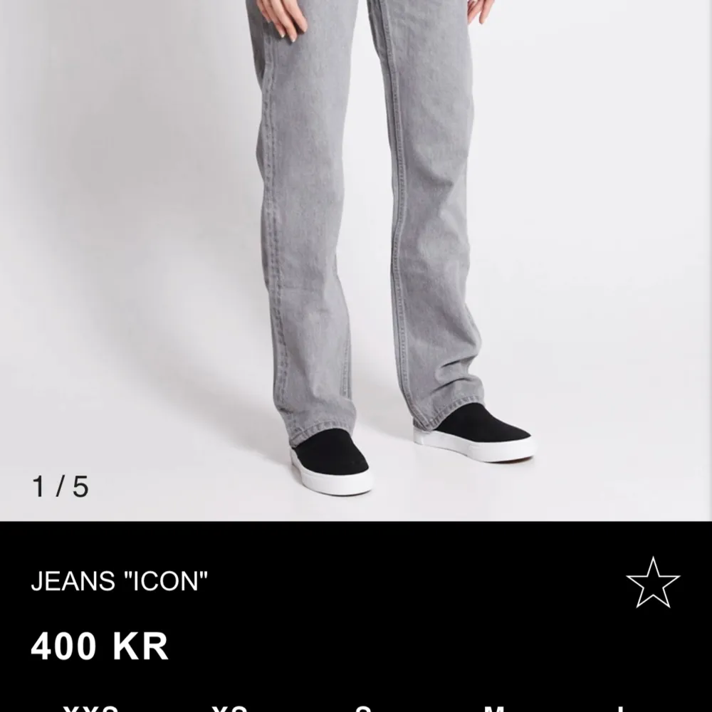 Säljer mina gråa jeans eftersom dem är lite för stora för mig. Storlekn på jeansen är S passar även M.. Jeans & Byxor.