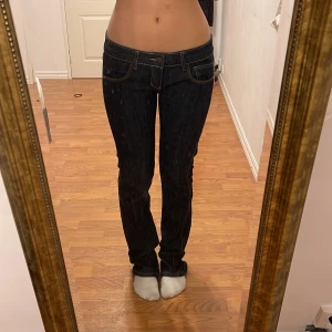 Lågmidjade jeans  - Snyggaste lågmidjade jeansen! 🥰(jag är 165cm)