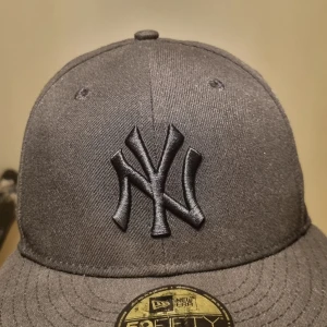 Keps new era - Keps jag säljer som är liten för mig har använt den ett par gånger men är i som en ny och funkar jätte bra.