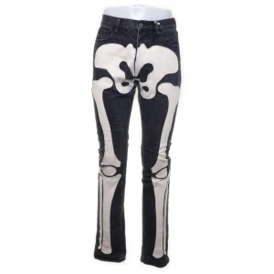MNML Skeleton denim - Köpt online och kommer ej till användning.  Kom med ett bud, eller köp för utgivet pris.   Köpare står för frakt.