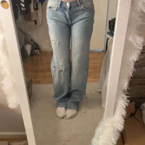 Ljusblå lågmidjade jeans - Aldrig använda så de är i väldigt bra skick🫶🏻