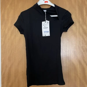 Topp - Helt ny topp köpt på zara i storlek S  