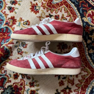 Röda adidas gazelle - Vintage adidas gazelleskor i storlek 41 ❤️