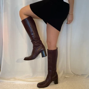 Lila chunky boots - Skiiiit coola. Nylagade klackar också! Så bekväma och chuuunkyy. Mer än de känns på bilden!