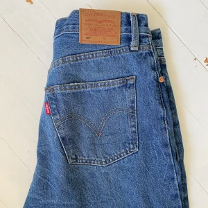 Levis 501 jeans  - Säljer nu dessa Levis 501:or då de är lite för korta för mig som är 180 cm. Storlek W29 och L32. Använda max 5 gånger. Skriv om du har frågor❤️