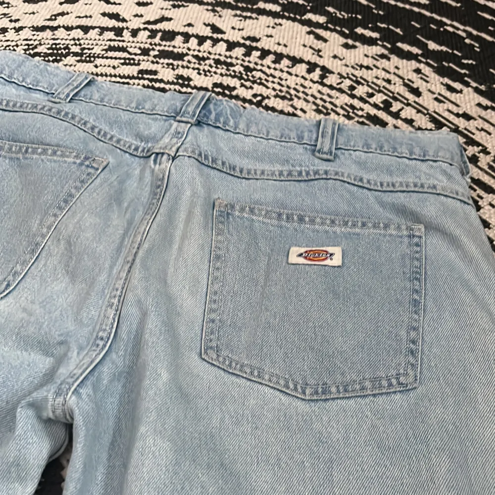 Storlek W33 L32 jeans från dickies. Har använt sparsamt. PRIS KAN DISKUTERAS. Skriv om ni har frågor😇. Jeans & Byxor.