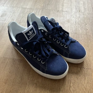 Adidas skor  - Endast använda 1 gång! 