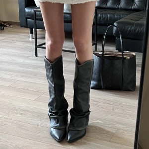 Boots!! - Super snygga boots ifrån Bershka i storlek 39 