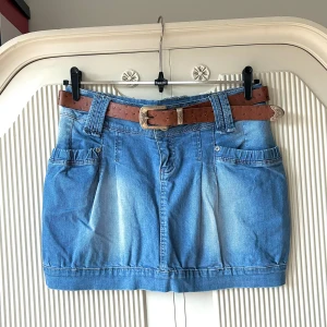 Jeanskjol med bälte  - Jeanskjol med tillhörande bälte🤍 