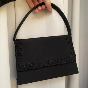 Vintage väska - Jätte snygg satin vintage väska som är perfekt till sommaren🖤