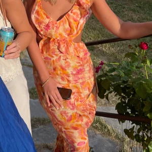 Zara klänning  - Jätte fin zara långkläning i stl 36. 