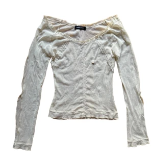 y2k vintage mesh fest topp only - Snygg topp från only. Öppen delvis på ärmarna. Se sista bild. Passar en XS eller S bäst! Köparen står för frakt. 🩷