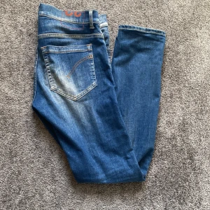 Dondup jeans - Dondup jeans modell George, säljer för 1299 nypris 3599. Passar runt 185. Skriv vid minsta fundering!