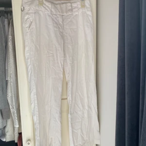 Linnebyxor  - Vita linnebyxor som inte jag använder längre🤍🤍🤍🤍