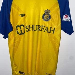 Jersey - Säljer denna fräcka Ronaldo Jersey för ett premium pris av 399:- men hursomhelst inte satt helt i sten. Om Jerseys är vad du gillar så följ för fler påkommande tröjor. Om du har några obesvarade frågor så skriv i dm💬💬