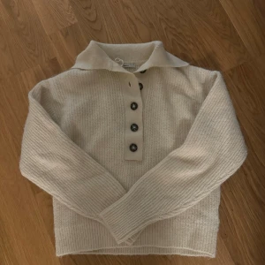 Stickad tröja - Stickad tröja i bra skick