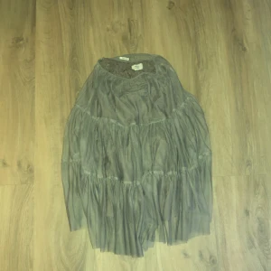 Noa noa volang kjol  - Använd en gång e jättefin men har inget att ha på den med 